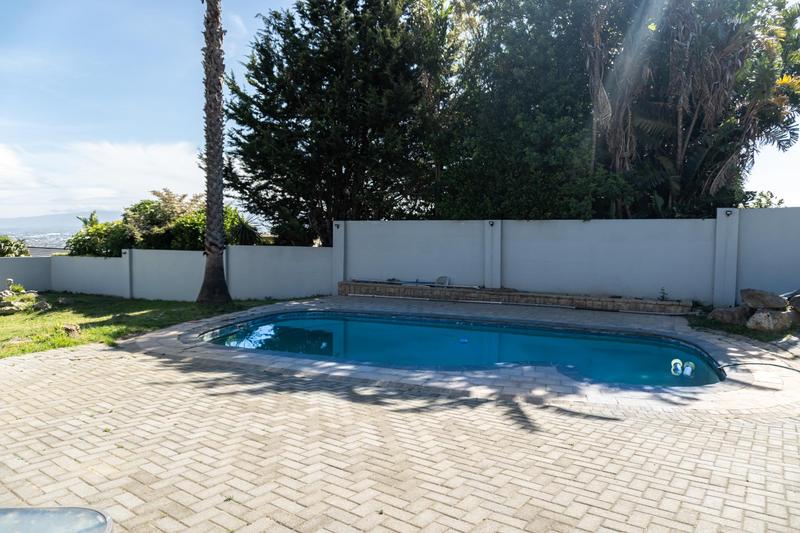 6 Bedroom Property for Sale in Plattekloof Western Cape